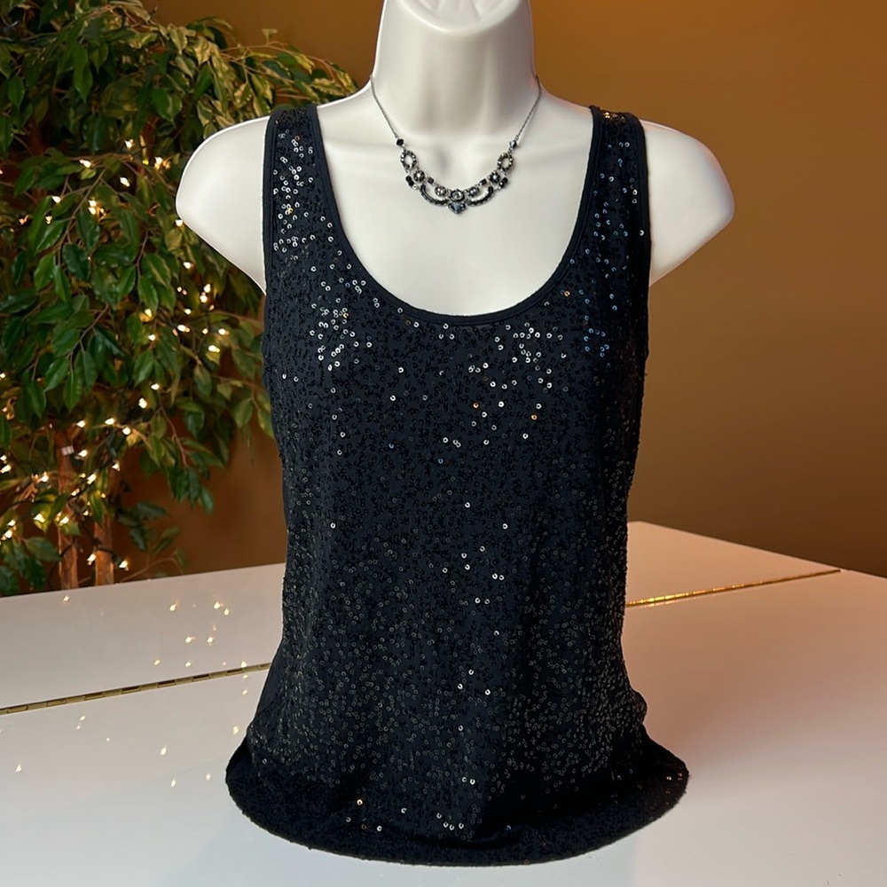 🥂🍾NEW YORK & COMPANY BLACK SEQUIN TOP SIZE SMALL🥂🍾
